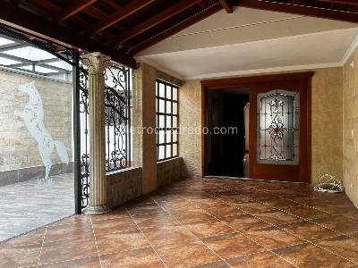 Casa de 3 alcobas en venta en El Poblado, Medellín, 190 m² · foto 3 de 18