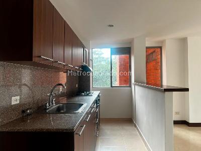 Apartamento en arriendo en Envigado, Medellín · foto 7 de 20