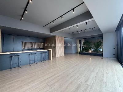 Apartamento de 1 alcoba en venta en El Poblado, Medellín, 249 m² · foto 2 de 18