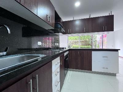Casa de 3 alcobas en venta en Envigado, Envigado, 152 m² · foto 8 de 20
