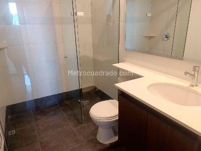 Apartamento de 3 alcobas en arriendo en El Poblado, Medellín, 135 m² · foto 16 de 17