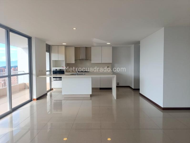 Modern 3BR Apartment with Panoramic Terrace in El Poblado - 3