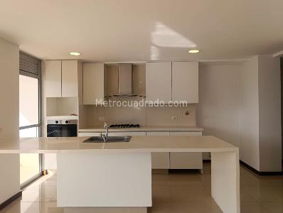 Apartamento de 3 alcobas en arriendo en El Poblado, Medellín, 135 m² · foto 4 de 17
