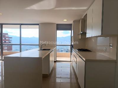 Apartamento de 3 alcobas en arriendo en El Poblado, Medellín, 135 m² · foto 5 de 17