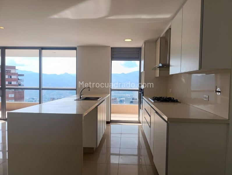 Modern 3BR Apartment with Panoramic Terrace in El Poblado - 5