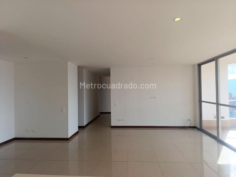 Modern 3BR Apartment with Panoramic Terrace in El Poblado - 8