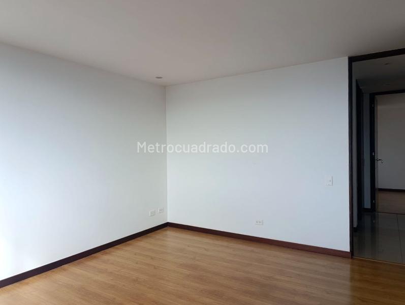 Modern 3BR Apartment with Panoramic Terrace in El Poblado - 9