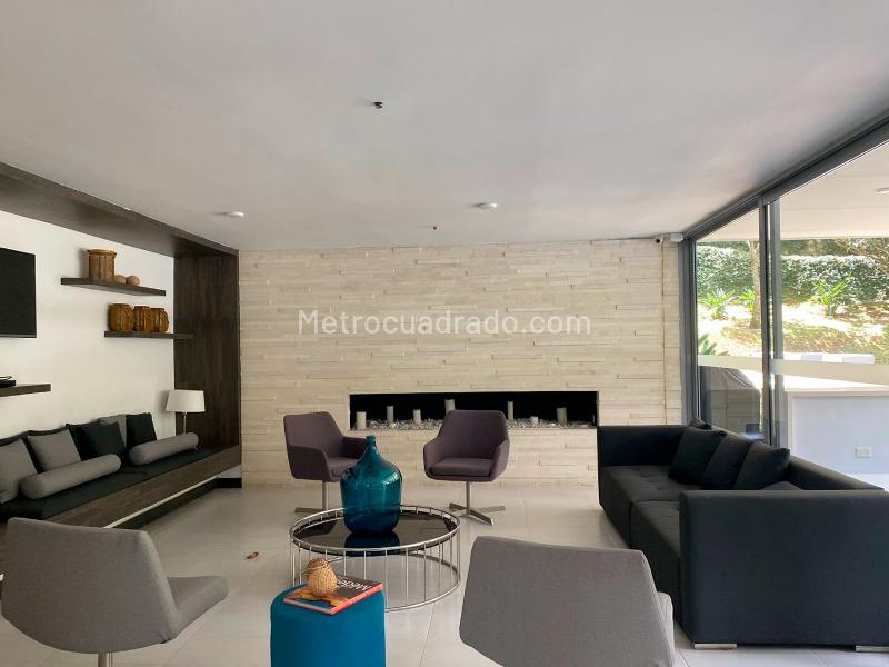 Apartamento Moderno de 2 Alcobas con Balcón en El Poblado - 3