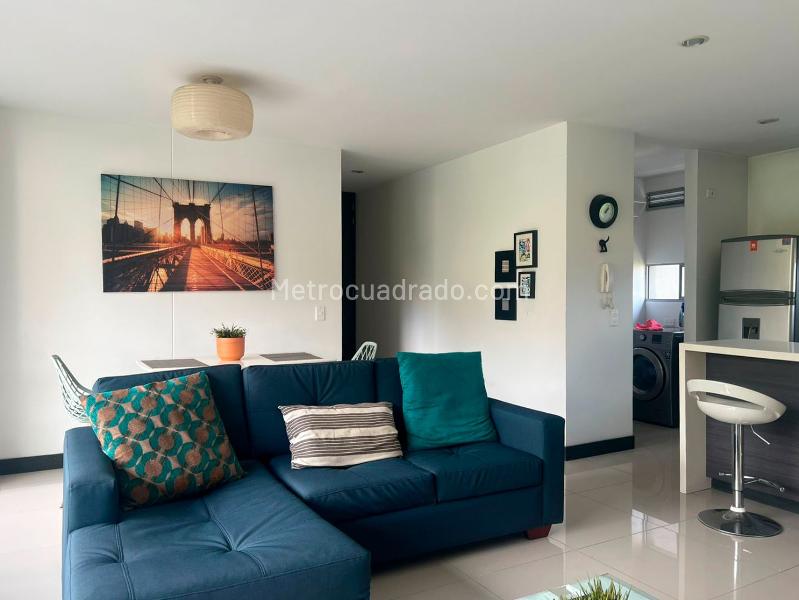 Apartamento Moderno de 2 Alcobas con Balcón en El Poblado - 5