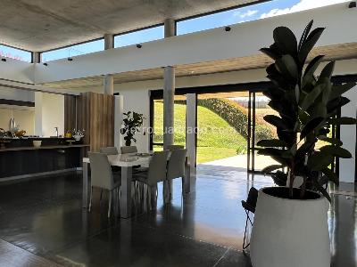 Casa de 4 alcobas en venta en Envigado, Envigado, 750 m² · foto 2 de 19
