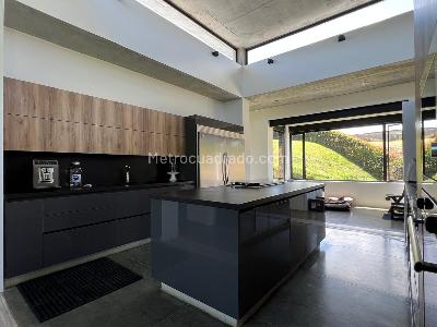 Casa de 4 alcobas en venta en Envigado, Envigado, 750 m² · foto 3 de 19