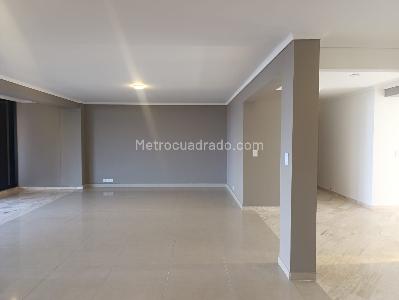 Apartamento de 3 alcobas en venta en El Poblado, Medellín, 230 m² · foto 2 de 20