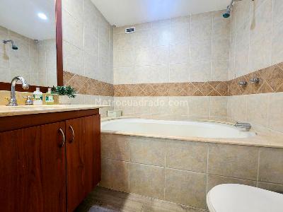 Apartamento de 3 alcobas en arriendo en El Poblado, Medellín, 149 m² · foto 15 de 18