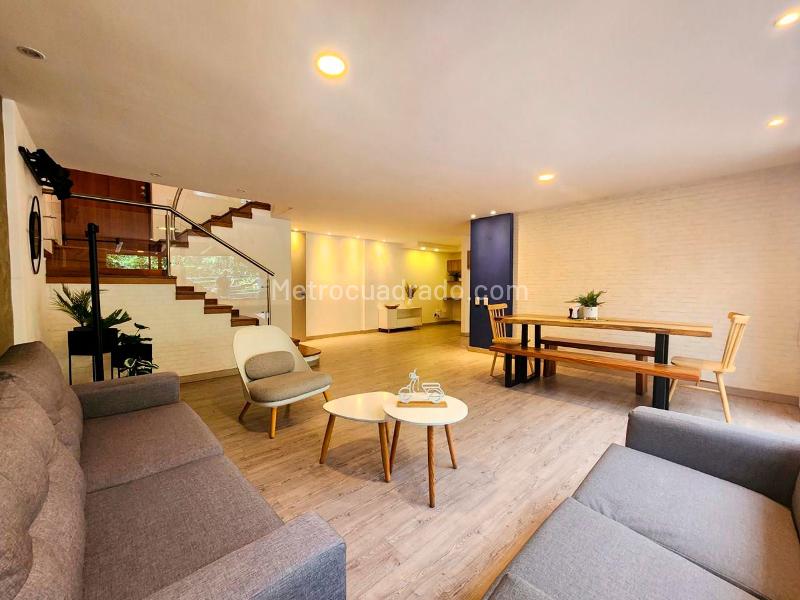 3BR Duplex Apartment with Balcony & Pool in El Poblado - 4