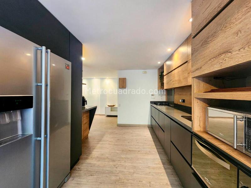 3BR Duplex Apartment with Balcony & Pool in El Poblado - 7