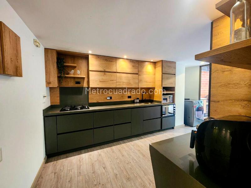 3BR Duplex Apartment with Balcony & Pool in El Poblado - 8