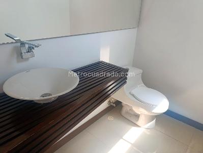Apartamento de 3 alcobas en arriendo en El Poblado, Medellín, 147 m² · foto 16 de 19