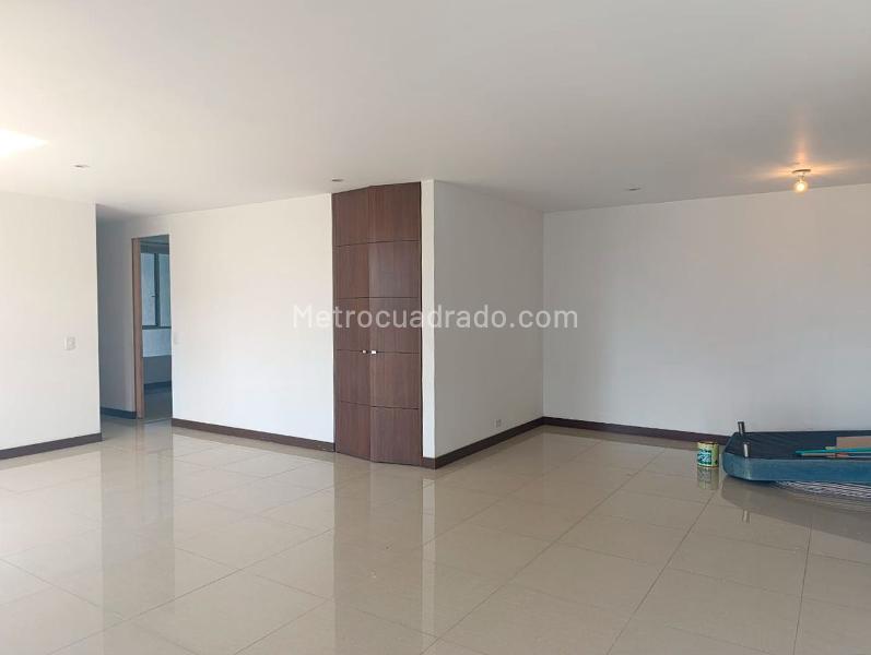 Modern 3BR Apartment in El Poblado - 3
