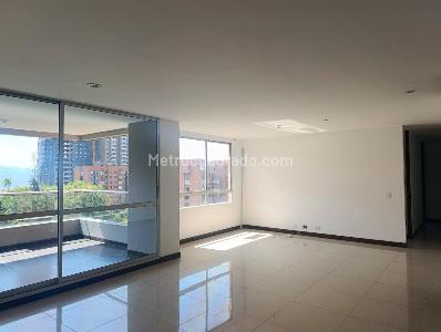 Apartamento de 3 alcobas en arriendo en El Poblado, Medellín, 147 m² · foto 4 de 19