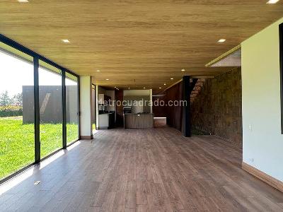 Casa de 3 alcobas en venta en Envigado, Envigado, 300 m² · foto 2 de 17