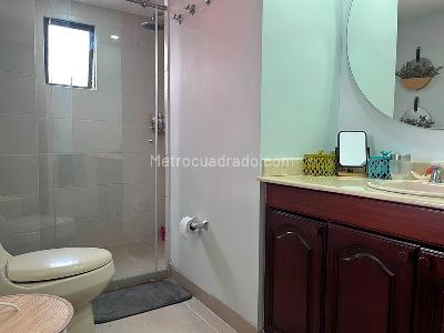 Apartamento de 3 alcobas en venta en El Poblado, Medellín, 210 m² · foto 18 de 20