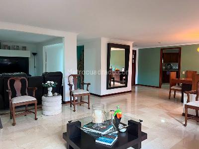 Apartamento de 3 alcobas en venta en El Poblado, Medellín, 210 m² · foto 2 de 20