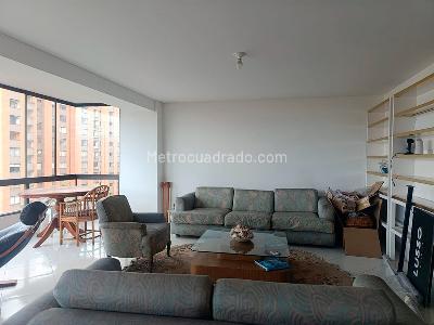 Apartamento de 3 alcobas en venta en El Poblado, Medellín, 200 m² · foto 4 de 14