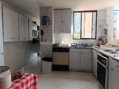 Apartamento de 3 alcobas en venta en El Poblado, Medellín, 200 m² · foto 5 de 14