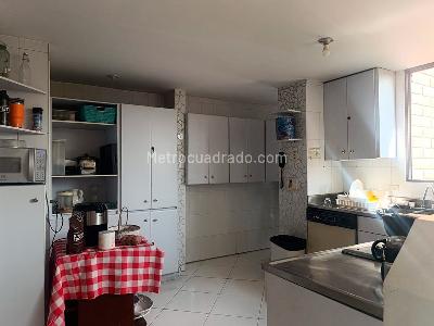 Apartamento de 3 alcobas en venta en El Poblado, Medellín, 200 m² · foto 6 de 14