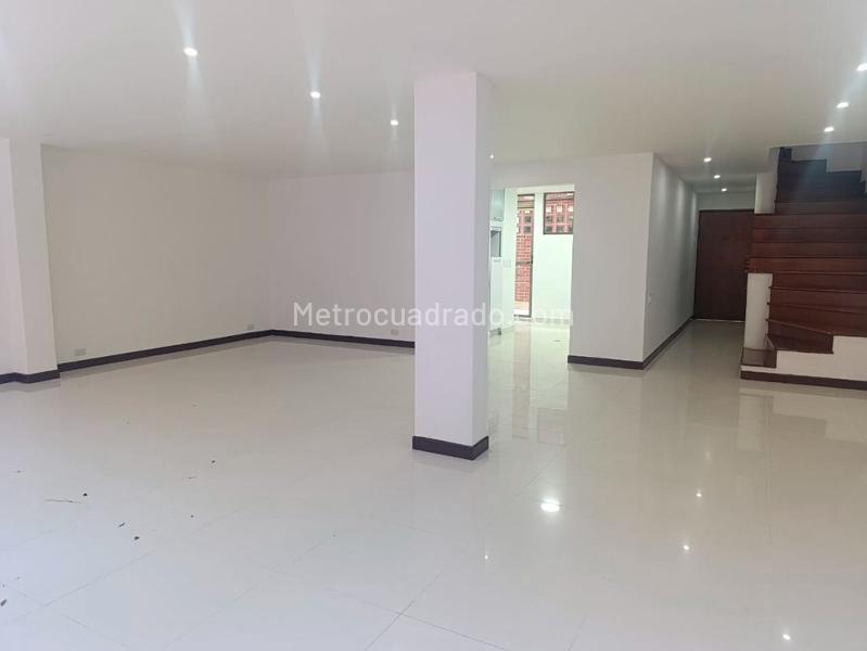 4BR House with Garden in El Poblado - 2