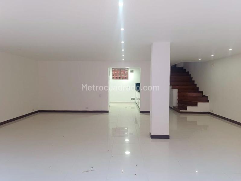 4BR House with Garden in El Poblado - 3