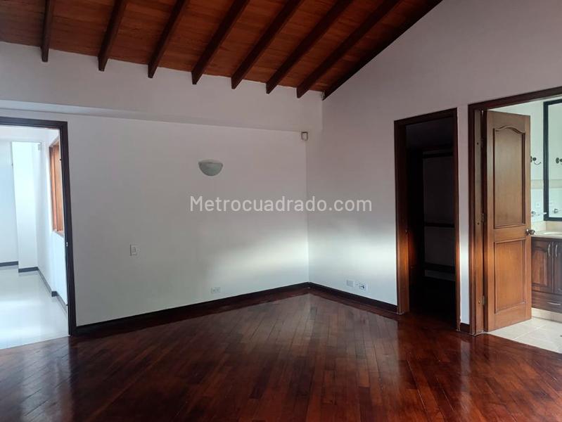 4BR House with Garden in El Poblado - 8
