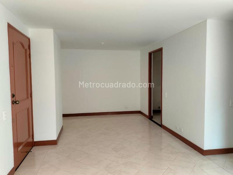Apartamento de 2 Alcobas con Zonas Sociales en El Poblado - 3