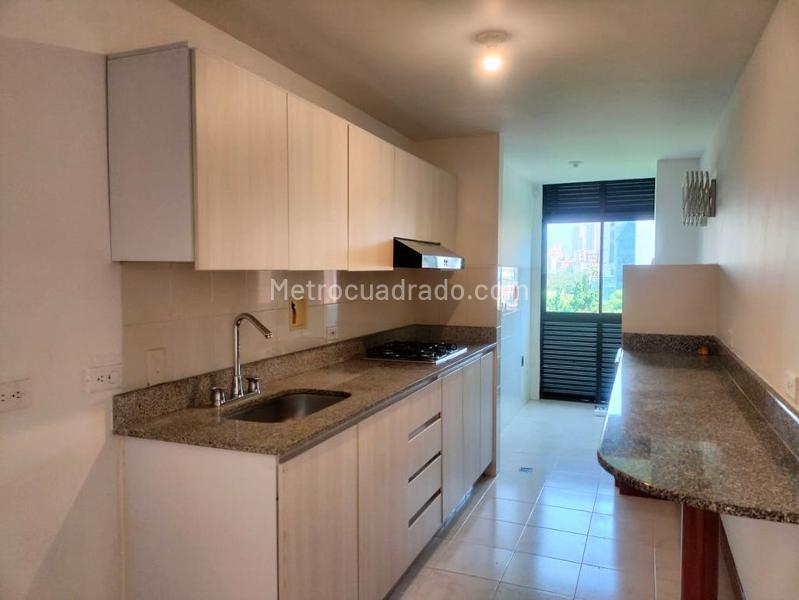 Apartamento de 2 Alcobas con Zonas Sociales en El Poblado - 5