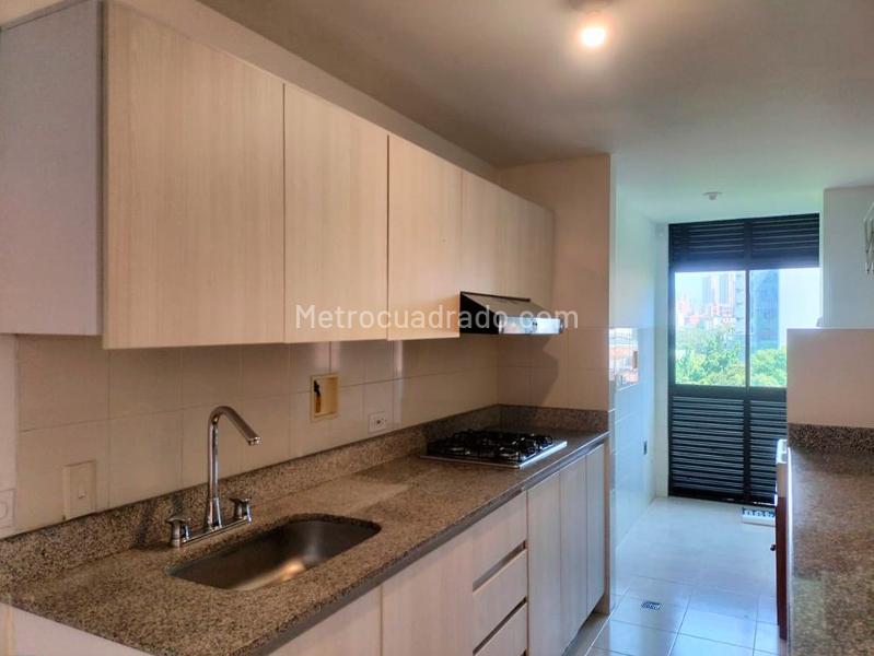 Apartamento de 2 Alcobas con Zonas Sociales en El Poblado - 6