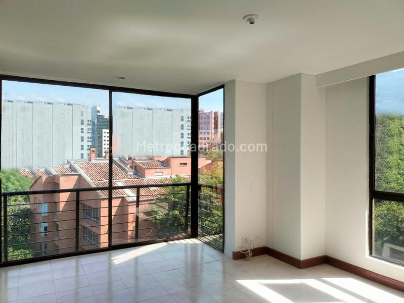Apartamento de 2 Alcobas con Zonas Sociales en El Poblado - 9