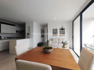 Apartamento de 3 alcobas en arriendo en Castropol, Medellín, 86 m² · foto 4 de 18