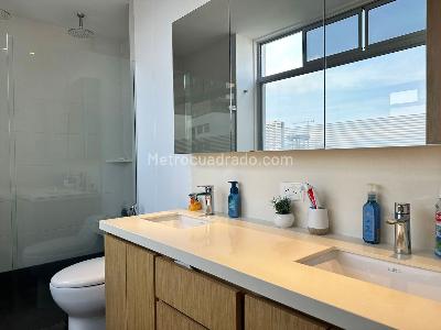 Apartamento de 3 alcobas en arriendo en El Poblado, Medellín, 157 m² · foto 13 de 17