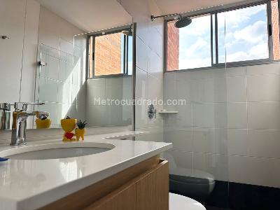 Apartamento de 3 alcobas en arriendo en El Poblado, Medellín, 157 m² · foto 15 de 17