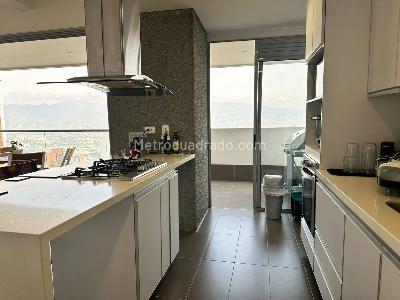 Apartamento de 3 alcobas en arriendo en El Poblado, Medellín, 157 m² · foto 8 de 17