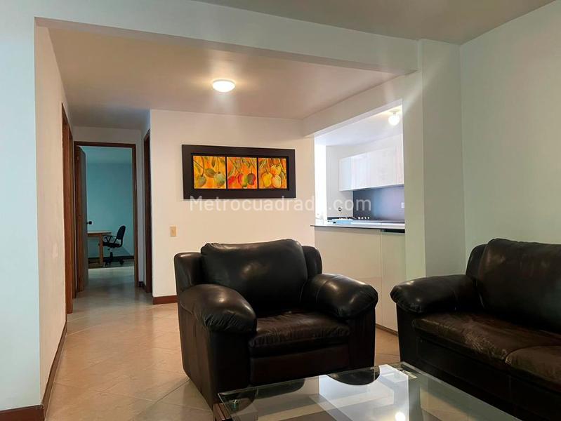 3BR Apartment with Study and Covered Linear Parking in El Poblado - 4