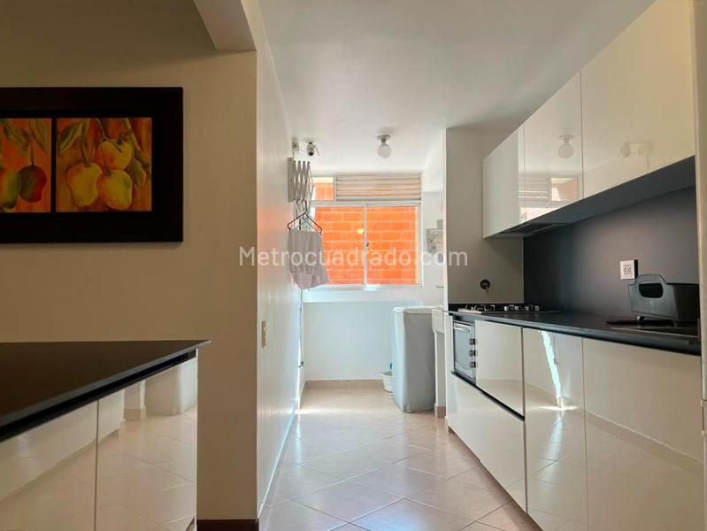 3BR Apartment with Study and Covered Linear Parking in El Poblado - 9