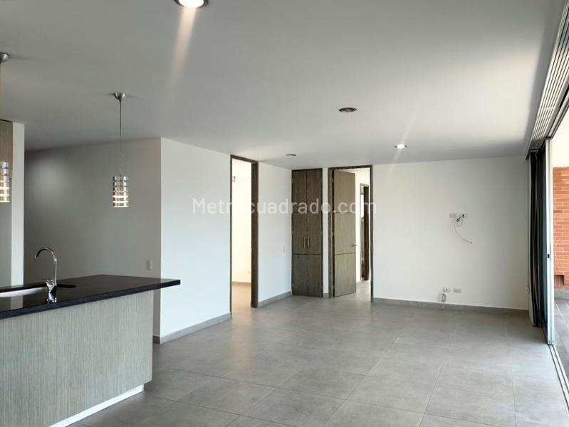 Modern 2BR Apartment with Balcony in El Poblado - 2