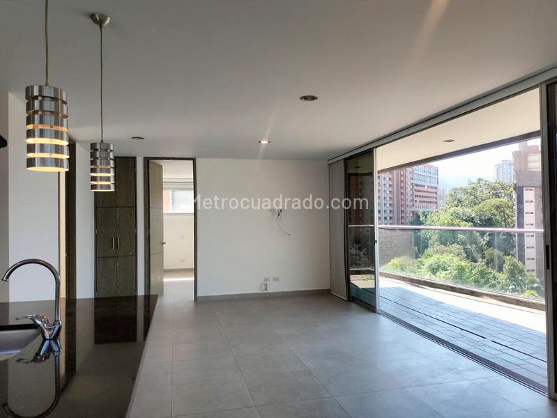Modern 2BR Apartment with Balcony in El Poblado - 3