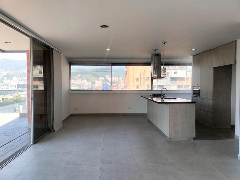 Modern 2BR Apartment with Balcony in El Poblado - 5