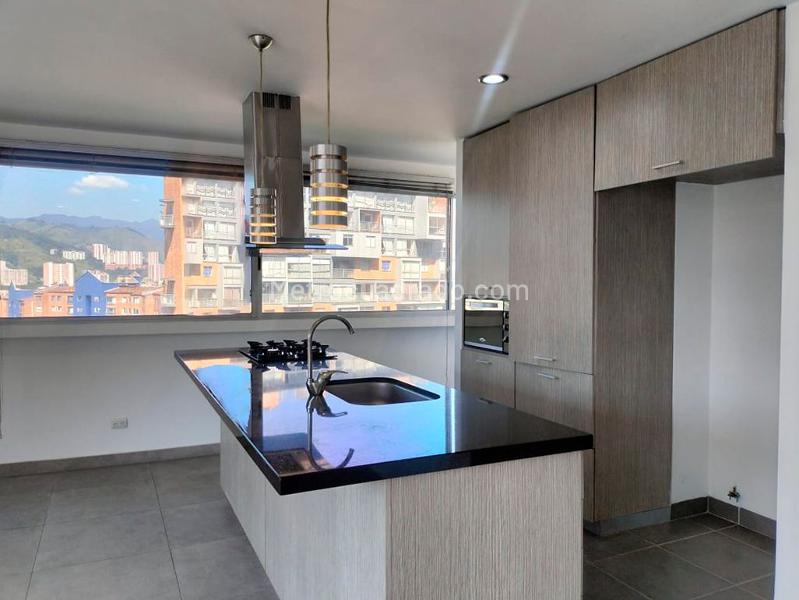 Modern 2BR Apartment with Balcony in El Poblado - 7