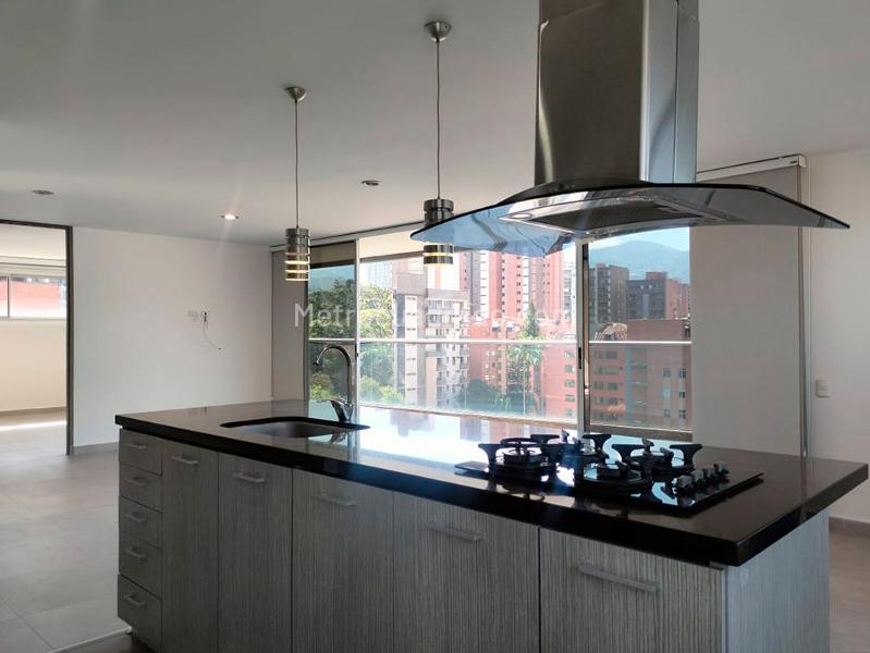 Modern 2BR Apartment with Balcony in El Poblado - 9