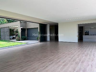 Casa de 3 alcobas en venta en Envigado, Envigado, 611 m² · foto 2 de 20