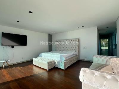 Casa de 3 alcobas en venta en Altos Del Poblado, Medellín, 950 m² · foto 10 de 19