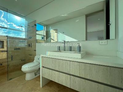 Casa de 3 alcobas en venta en Altos Del Poblado, Medellín, 950 m² · foto 17 de 19